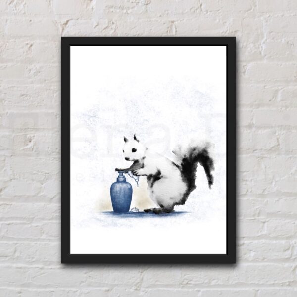 Squirrel with soap pump - Image 4